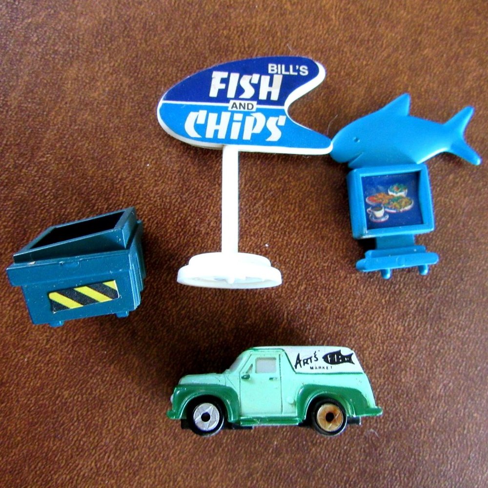 Vintage 1988 Galoob Lot of 4 Micro Machines Bills Fish And Chips Arts Van - Picture 2 of 4